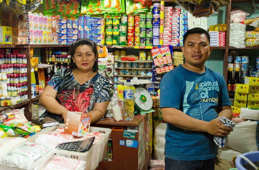 Shop keepers in Jengki market, Manado, Sulawesi
