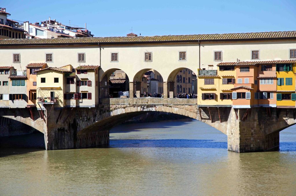 Ponte Vecchio showing three central arches