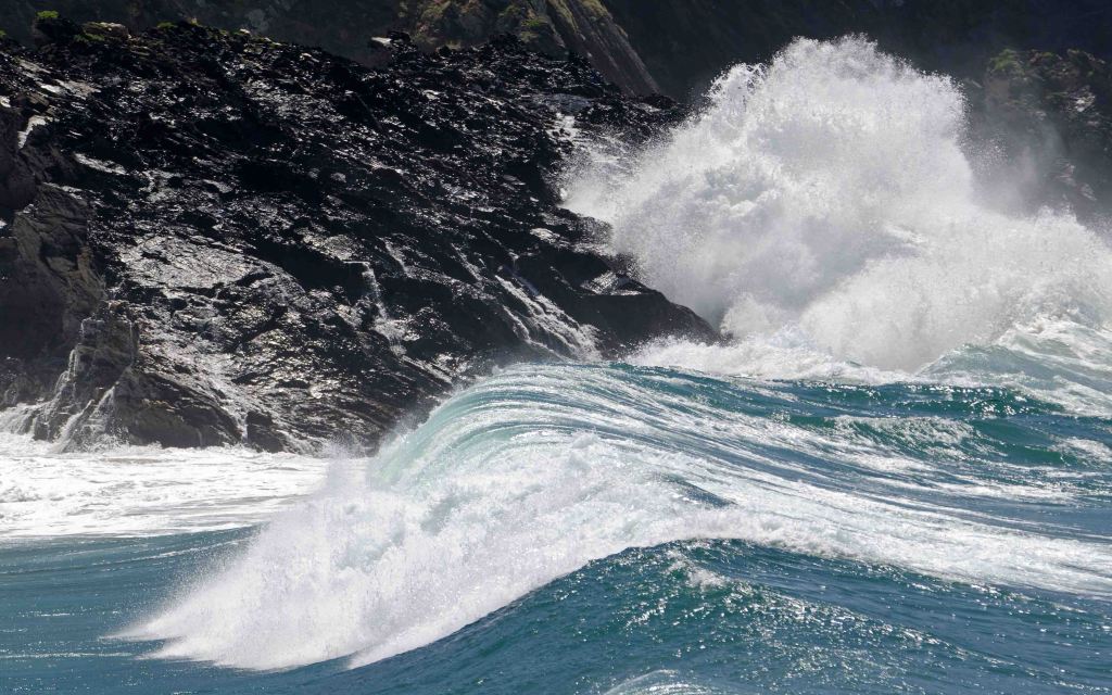  Waves on Esterio beach