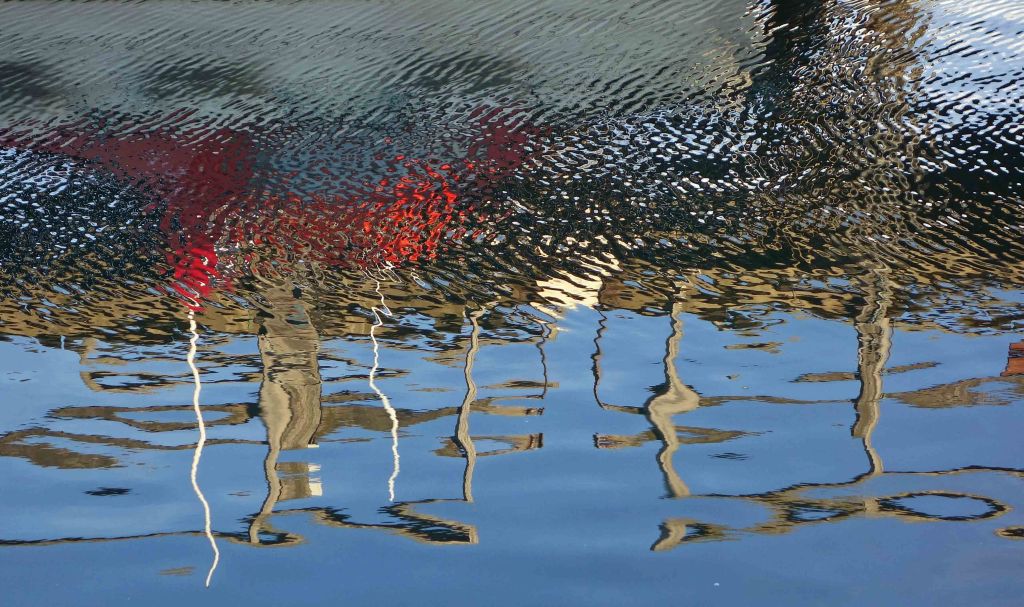 Ripples on a reflection